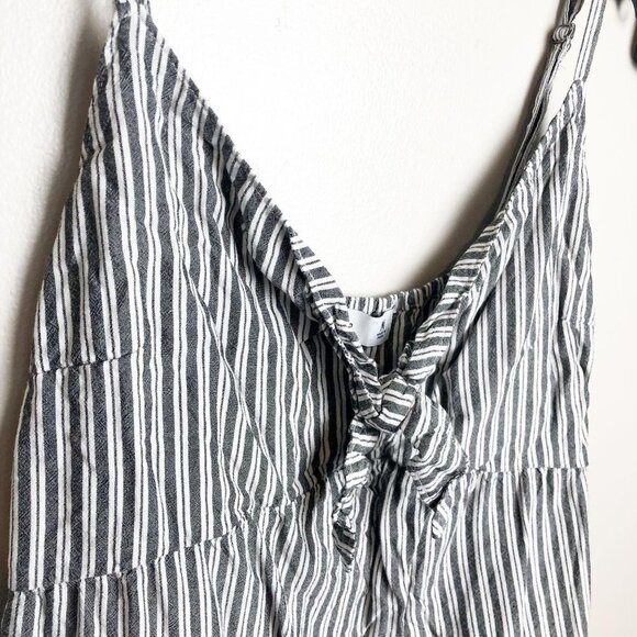 Hollister Cropped Peplum Tie Tank Top Gray White Stripe V Neck Womens Medium - Picture 4 of 8